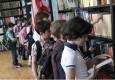 მოსწავლეები სტუმრად ბიბლიოთეკაში